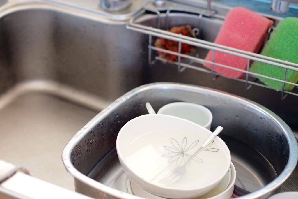 キッチンに溜まっている食器